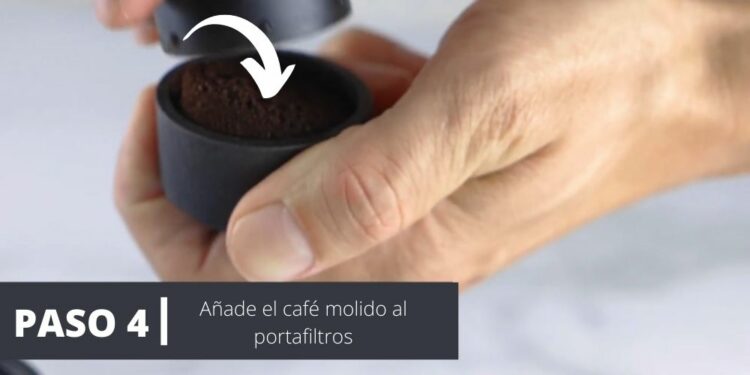 Cómo hacer café en cafetera portátil NANOPRESSO Wacaco - Paso 4